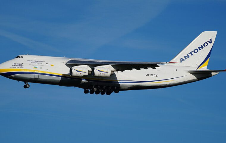 Eine Antonow An-124 von Antonov Airlines am Flughafen Leipzig/Halle.