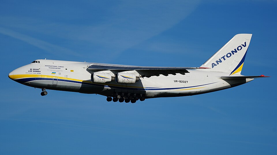Eine Antonow An-124 von Antonov Airlines am Flughafen Leipzig/Halle.