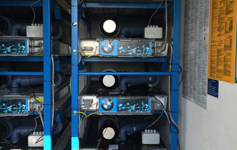 Batteriespeicheranlage aus gebrauchten Elektroauto-Batterien in Hamburg.