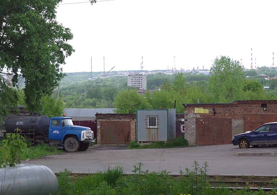 Blick auf eine Ölraffinerie in Ufa, Russland.