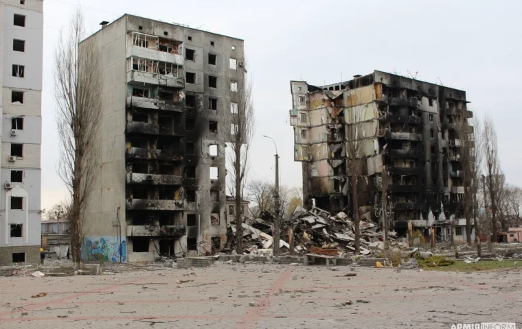 Das durch einen russischen Luftangriff zerstörte Wohnhaus Nummer 359 an der Zentralna-Straße in Borodjanka am 6. April 2022.